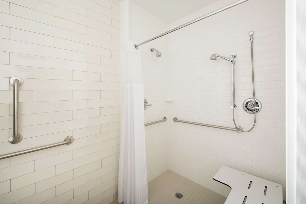 Suite, 1 King Bed, Accessible (Mobility & Hearing, Roll-in Shower) - Photo 5