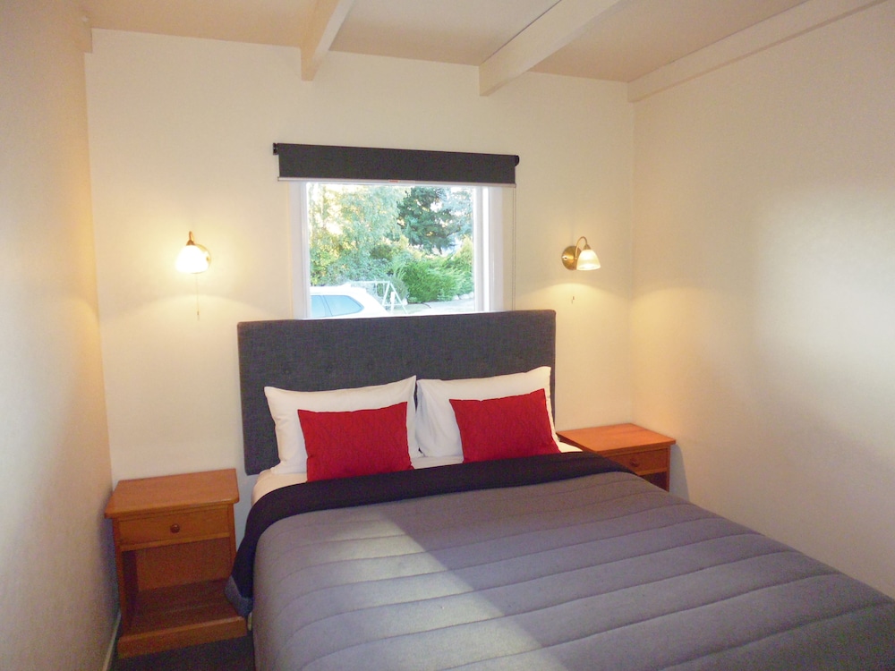 Two Bedroom Apartment, Downstairs photo 3