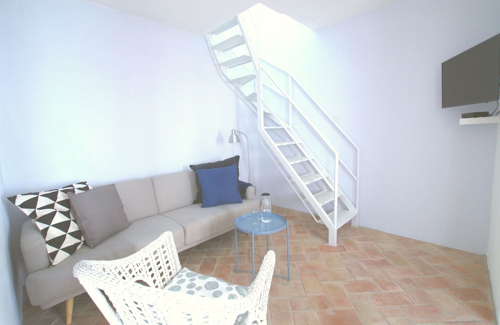 Comfort Townhome, 1 King Bed, Non Smoking photo 3