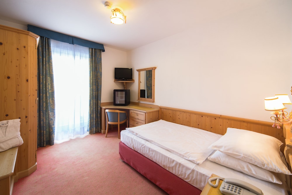 Basic Single Room, 1 Large Twin Bed photo 1