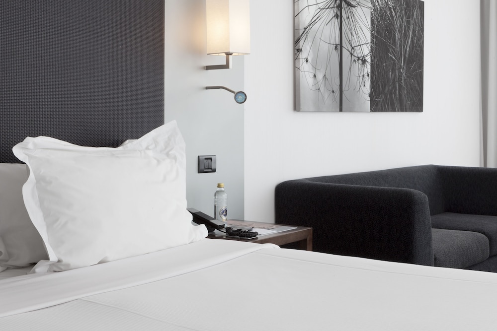 Standard Room, 1 Double Bed thumbnail 6