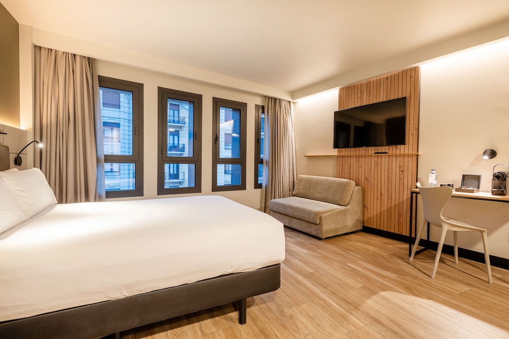 Deluxe Room - Photo 2
