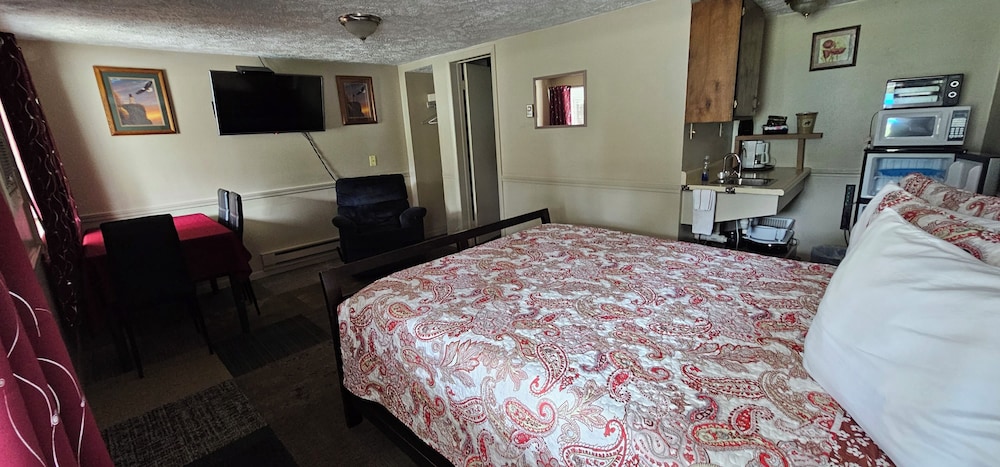 Standard Studio, 1 Queen Bed, Kitchenette, Ground Floor photo 1