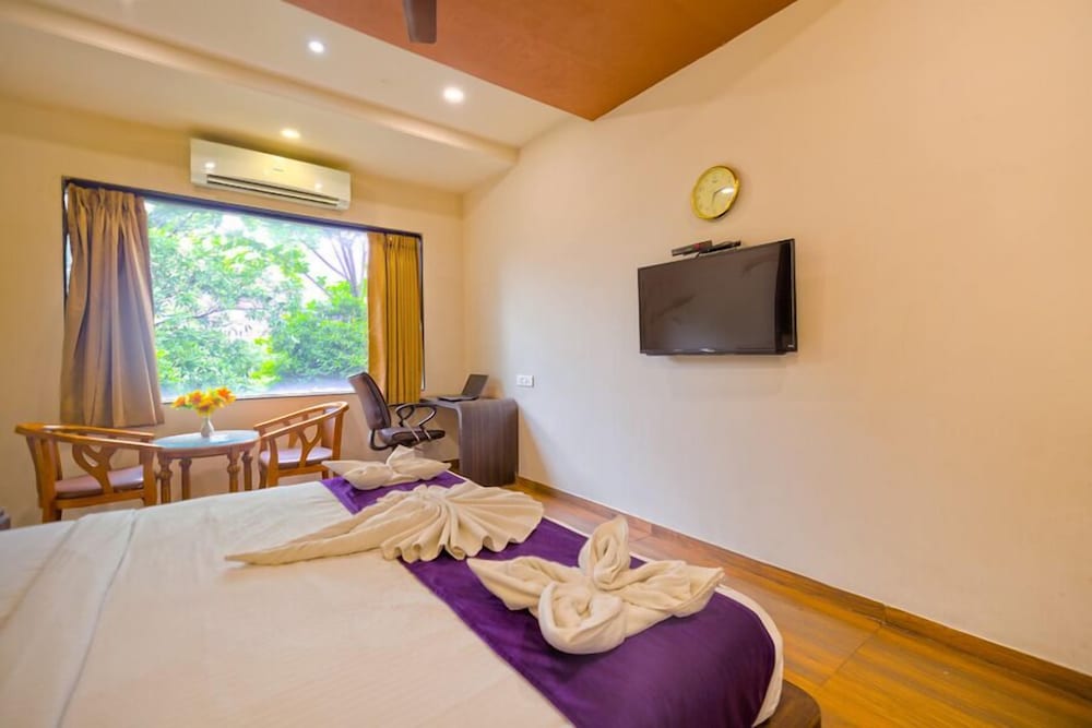 Deluxe Room - Photo 10