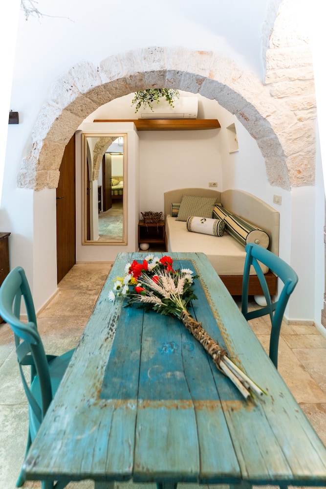 Traditional Studio Suite photo 3