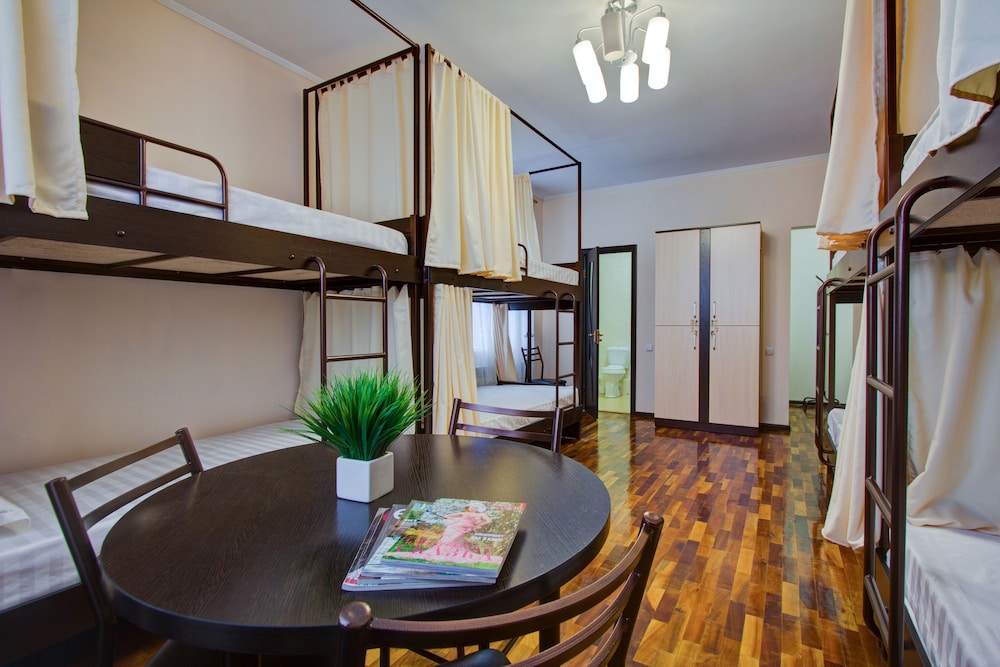 Bed in 8-Beds Mixed Dormitory Room photo 1