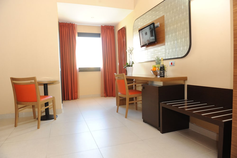 Deluxe Triple Room photo 3