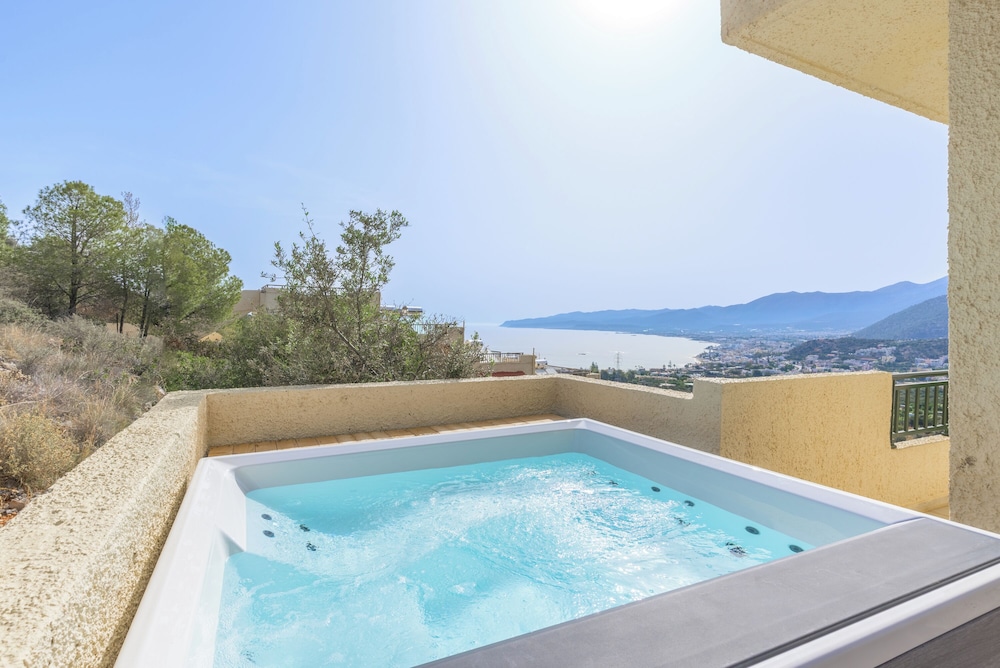 Superior Apartment, 1 Bedroom, Jetted Tub, Sea View