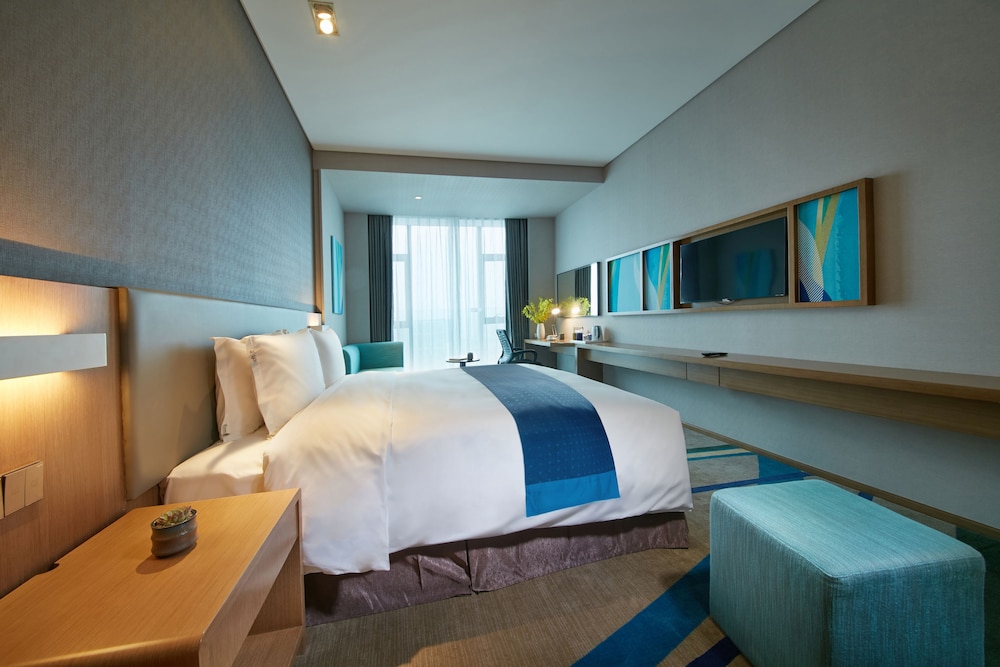 Standard Room thumbnail 5