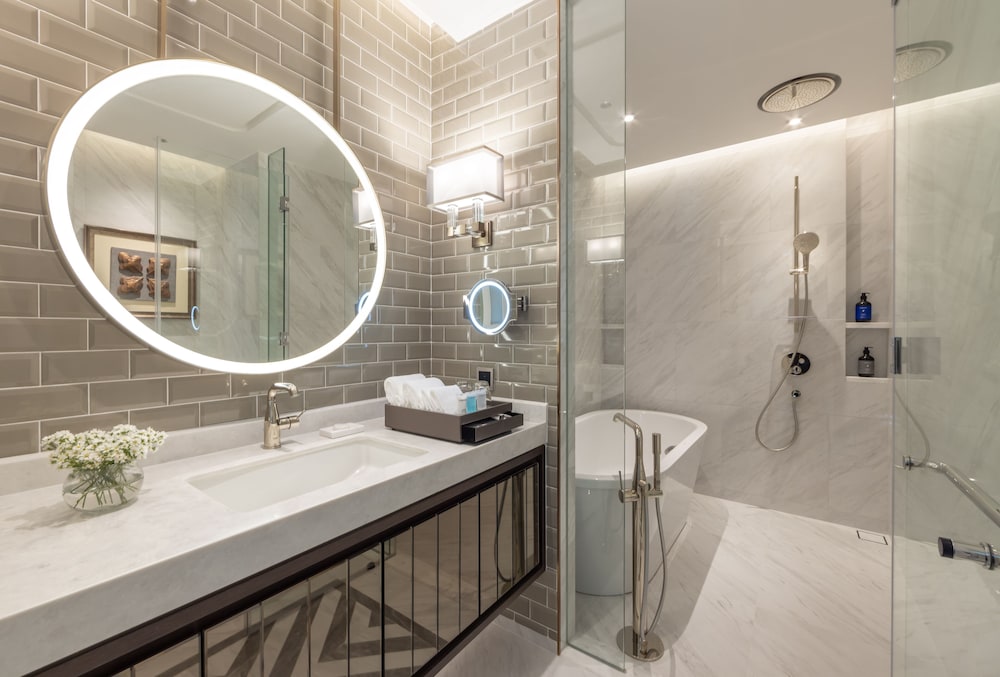 Premium Two Bedroom Suite with Lounge Access