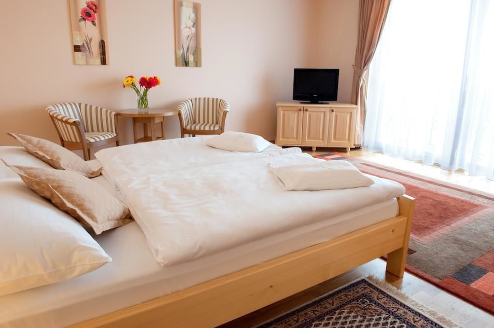 Business Double Room - Photo 1