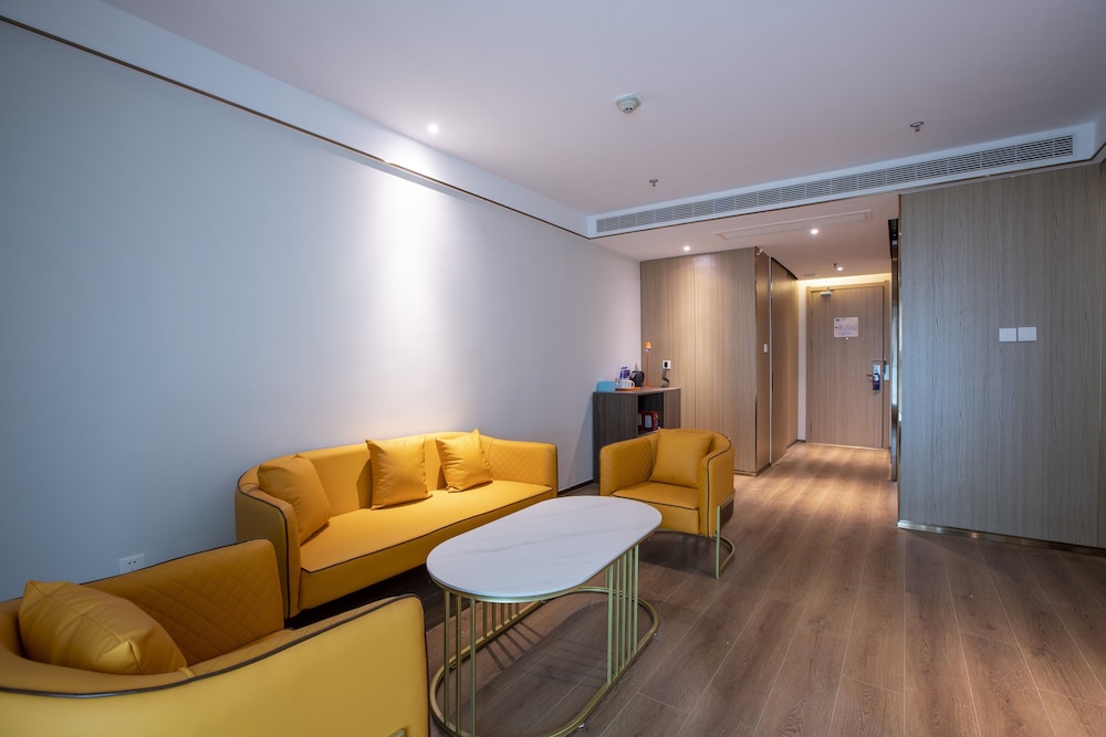 Suite, Multiple Beds - Photo 6