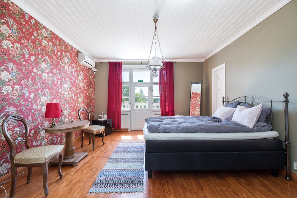 Deluxe Double or Twin Room, Balcony