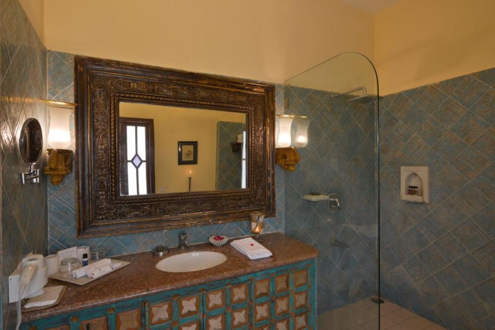 Queens Room - Photo 3