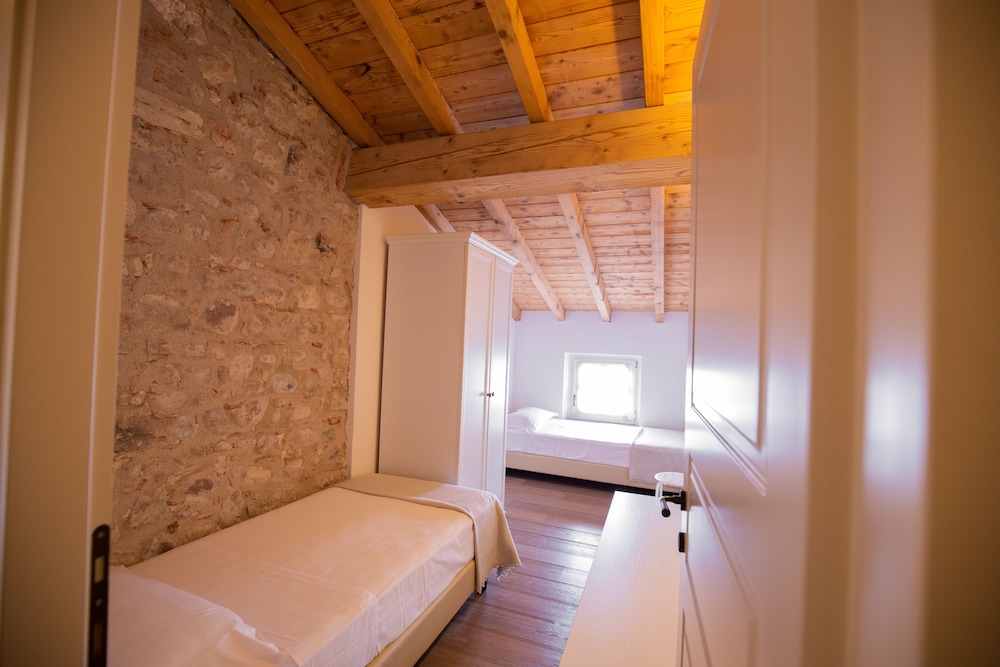 Classic Apartment, 2 Bedrooms photo 2