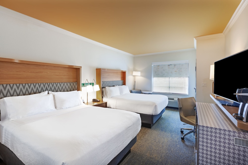 Standard Room, 2 Queen Beds, Accessible (Mobility) - Photo 2