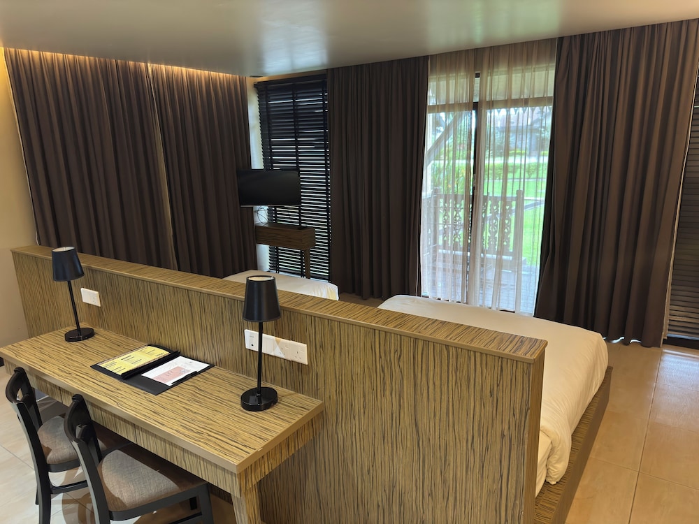 Ombak Suite Triple Room photo 3