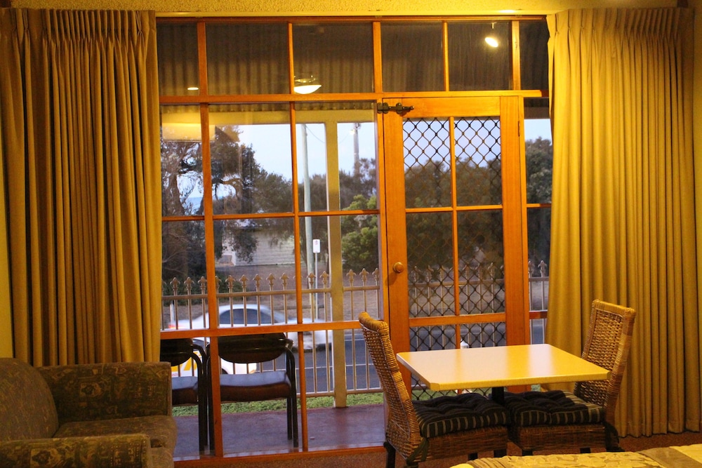Ground Floor Bunks photo 3