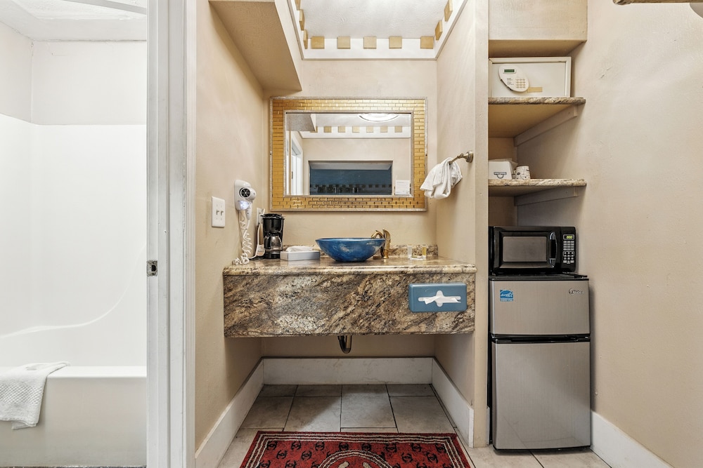 Suite, 1 King Bed, Non Smoking (Roman) - Photo 6