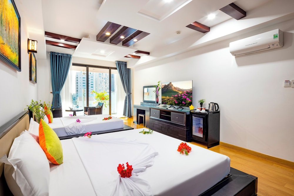 Family Quadruple Room, Balcony, City View - Photo 1