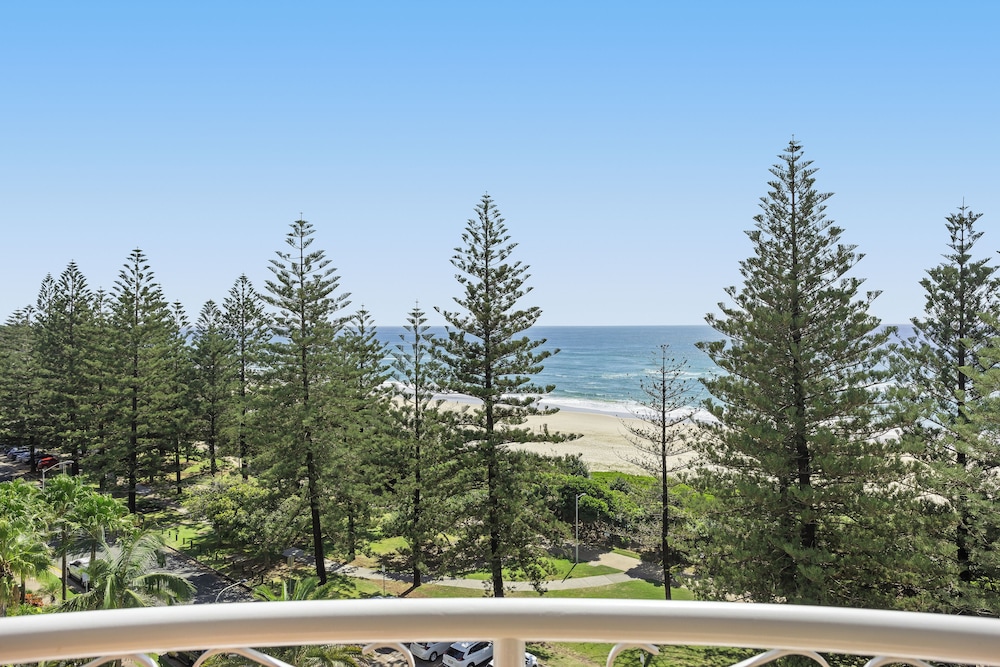 2 Bedroom Superior Ocean View Apartment - Photo 2
