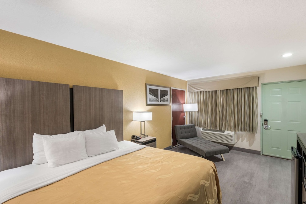 Room, 1 King Bed, Accessible, Non Smoking - Photo 1