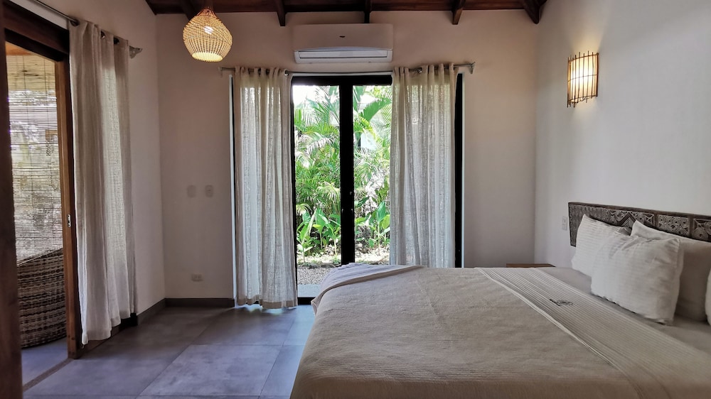 Design House, 2 Bedrooms, Garden View photo 3