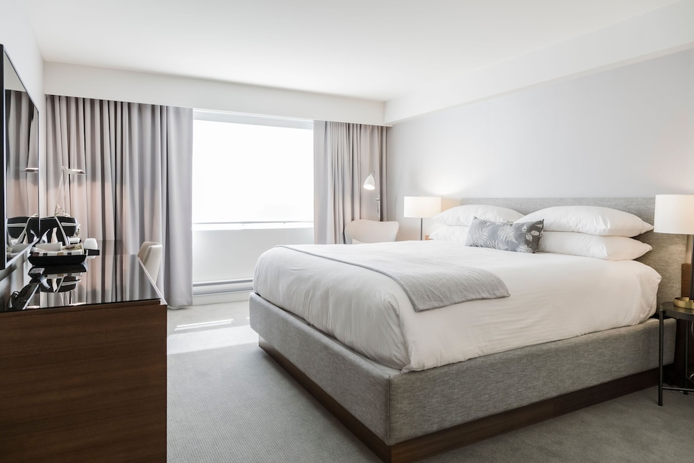 Classic Room, 1 King Bed, River View - Photo 1