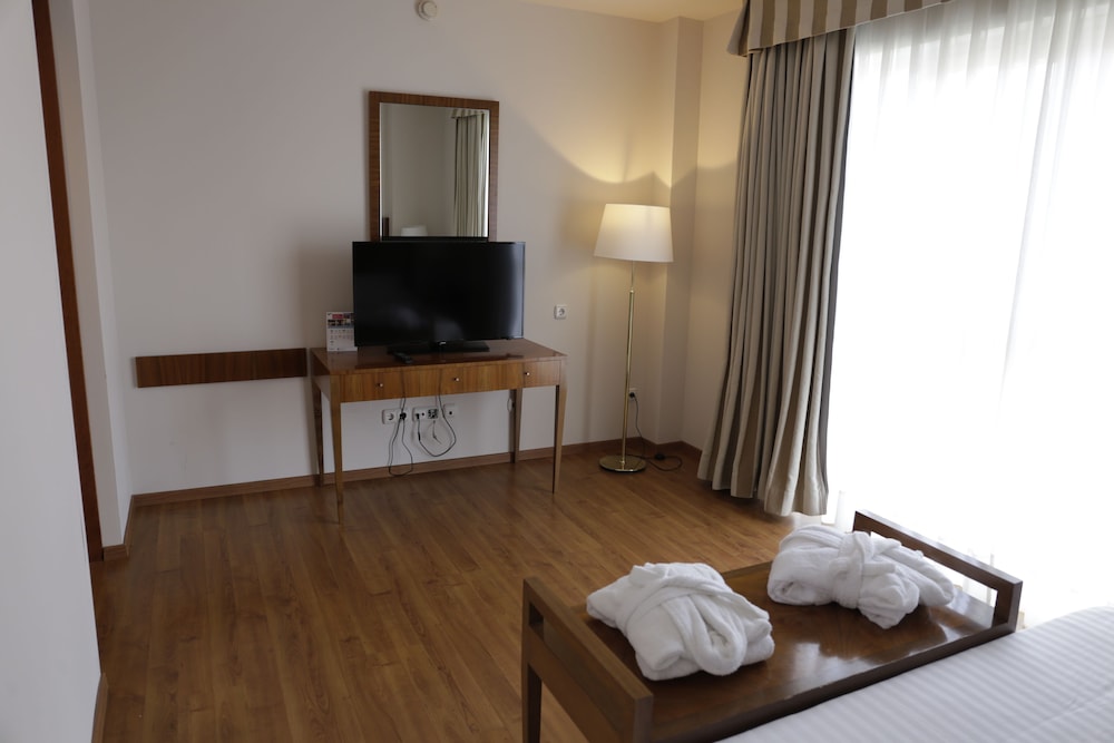 Junior Suite (Single Use) - Photo 9