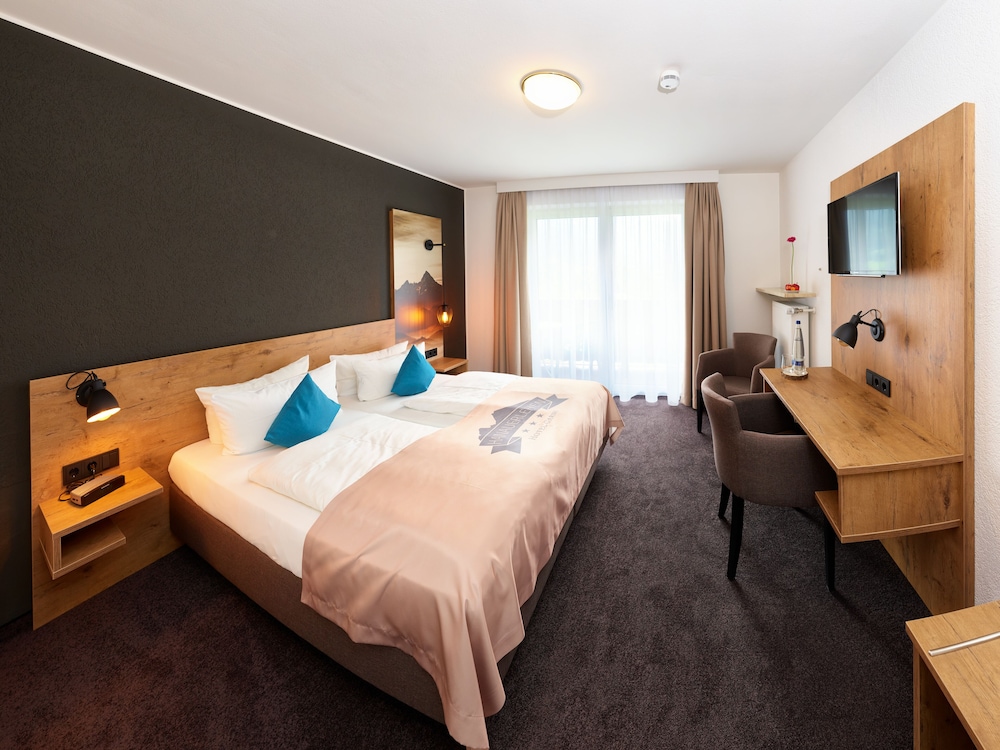 Basic Double Room, Non Smoking, Mountain View photo 1