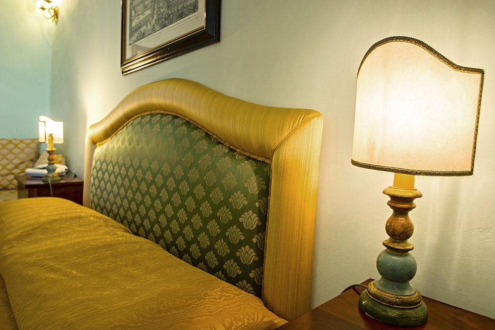 Available room thumbnail 6