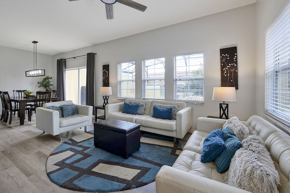 Exclusive Townhome, 4 Bedrooms, Private Pool - Photo 1