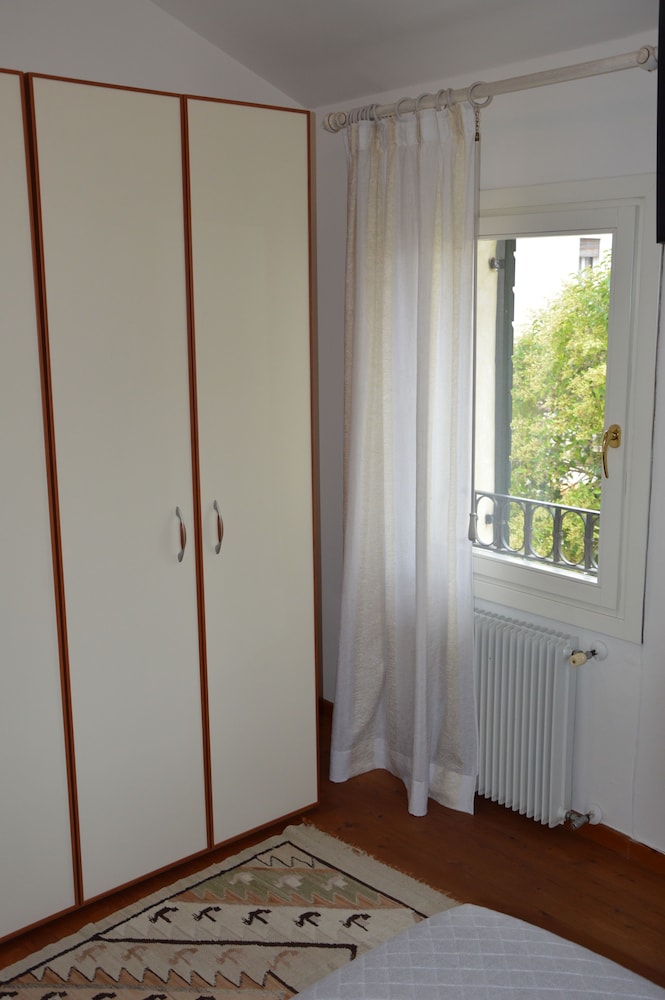 Single Room, Shared Bathroom photo 3