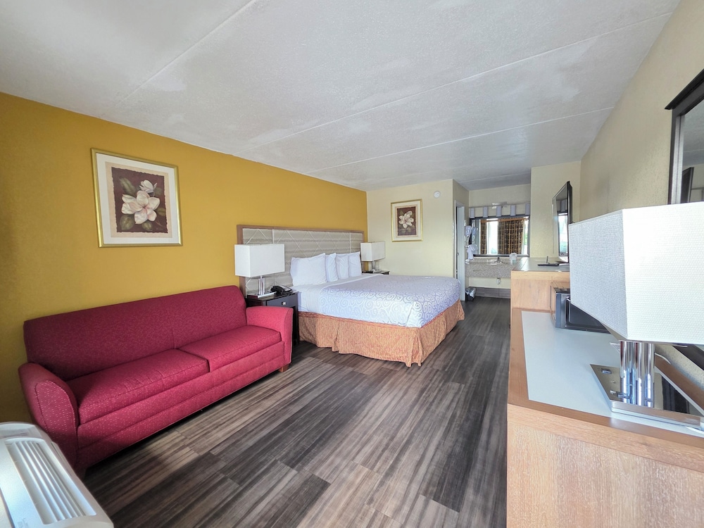 Premium Single Room, 1 King Bed, Non Smoking, Ensuite photo 1