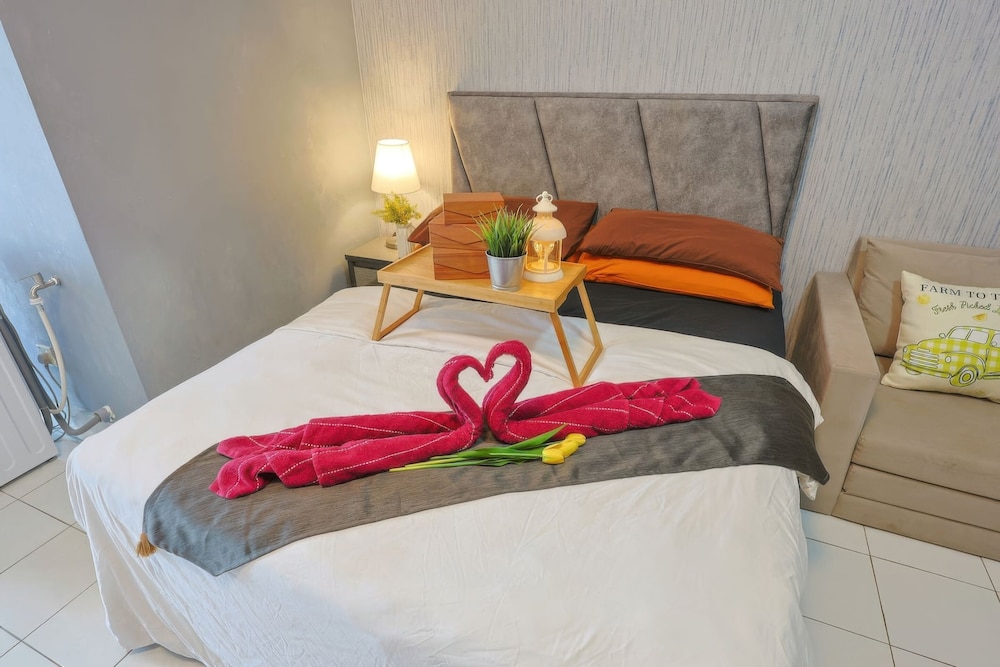 Superior Studio, 1 Queen Bed, City View photo 3