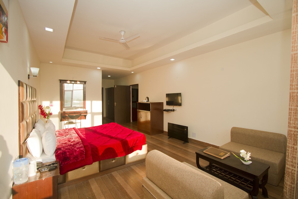 Premium Double Room, 1 King Bed, Non Smoking photo 2