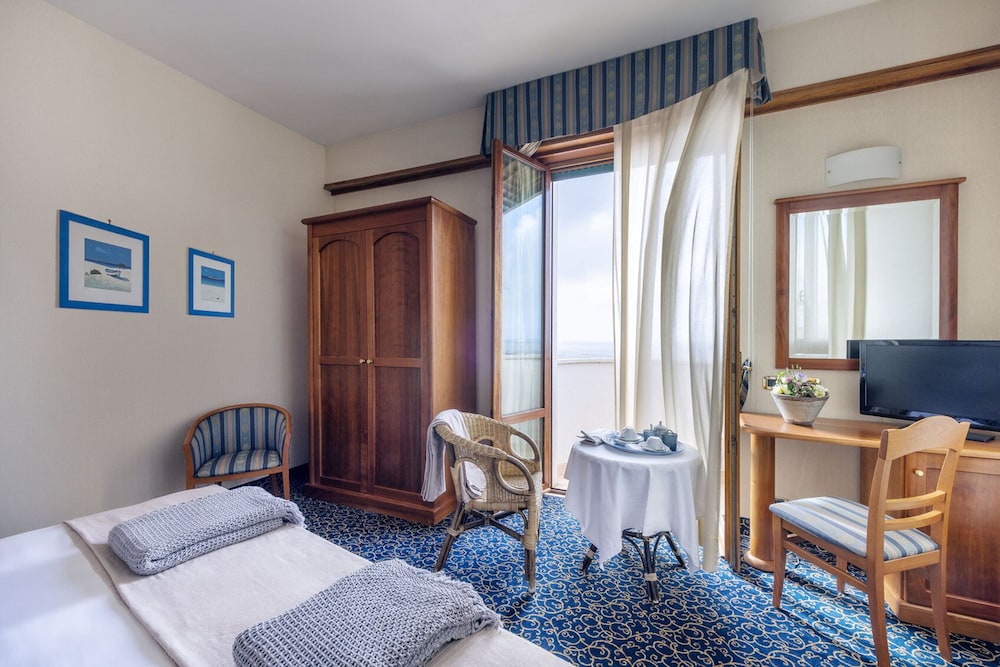 Standard Suite, Sea View photo 1