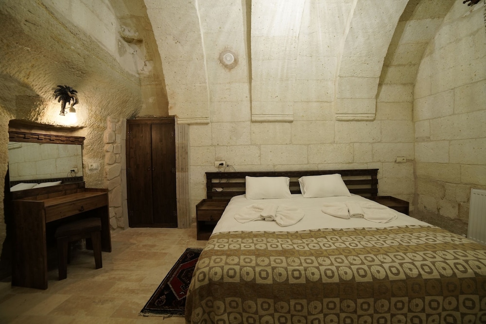 Premium Suite, Jetted Tub (Triple) - Photo 3