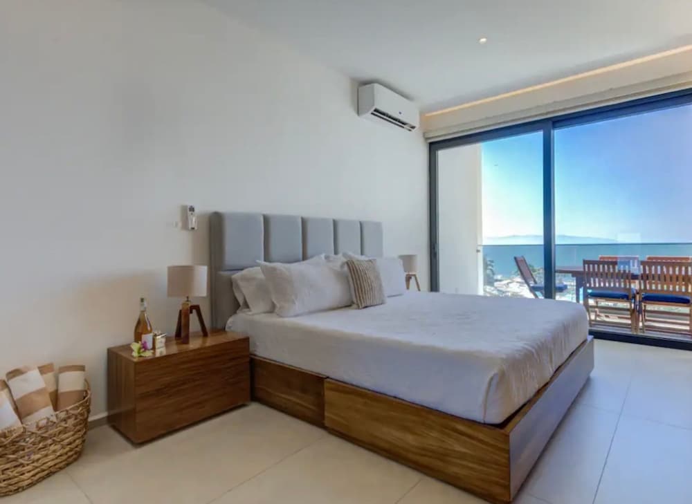 Basic Apartment, Balcony, Beach View photo 1