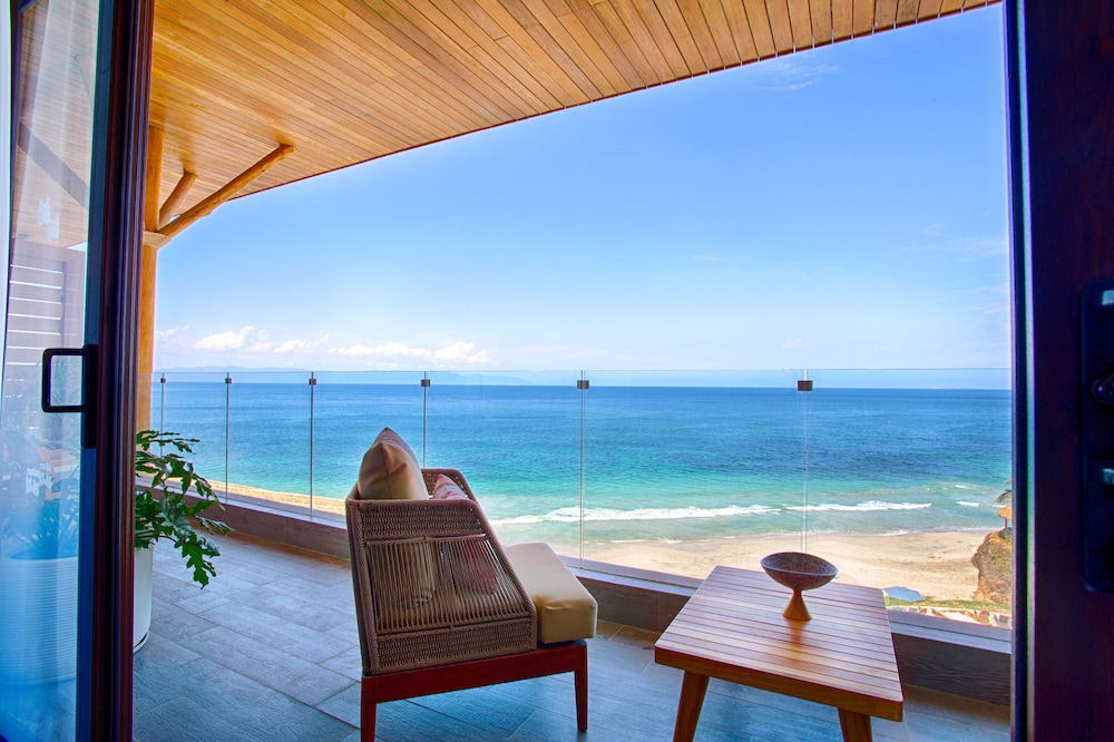 Lush Suite, 1 Bedroom, 1 King Bed, Adults Only (Garden View) - Photo 6