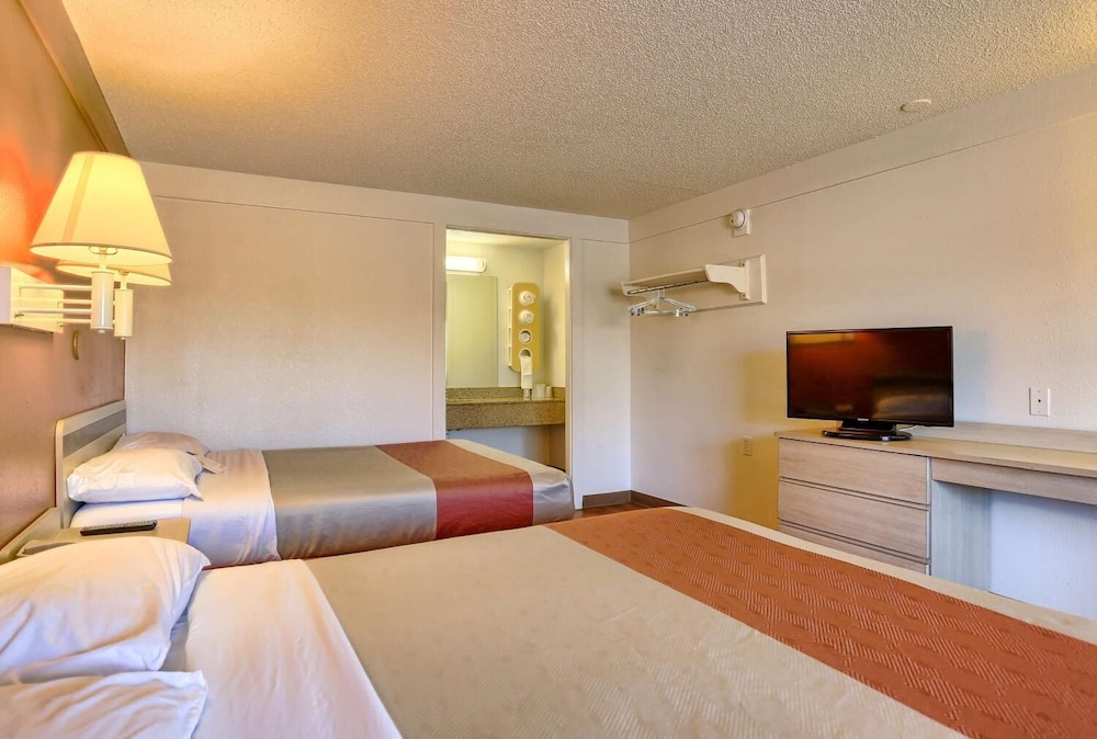 Standard Studio, 2 Queen Beds, Non Smoking, Kitchenette photo 1