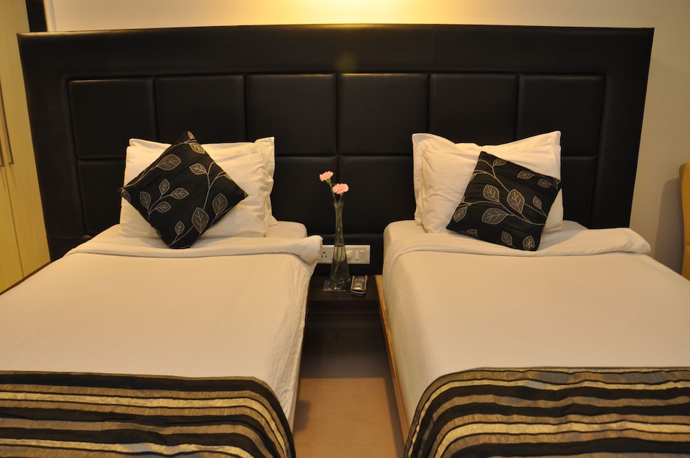 Premium Twin Room - Photo 5
