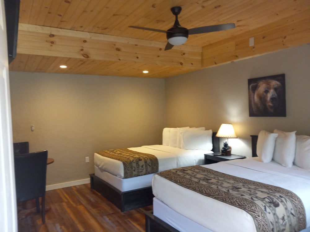 Deluxe Double Room, 2 Double Beds, Mountain View photo 2
