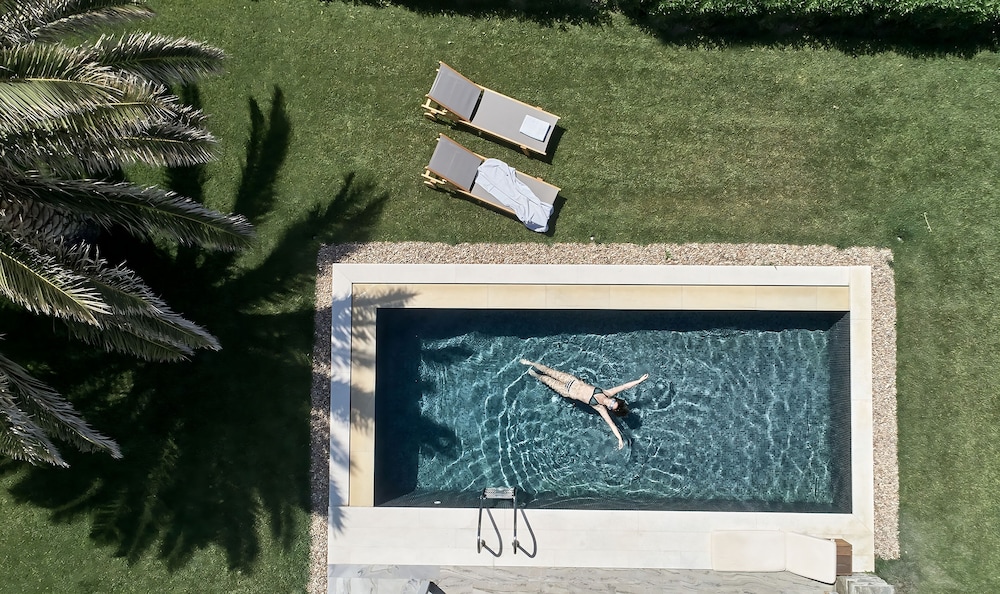 Suite (Pool Experience) - Photo 13