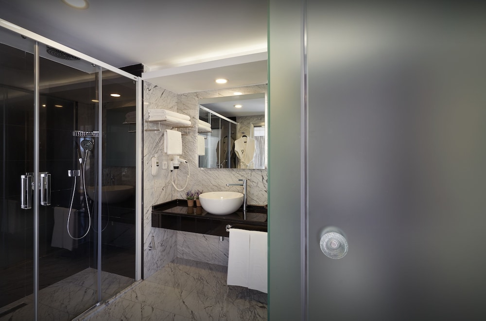 King Suite - Photo 5