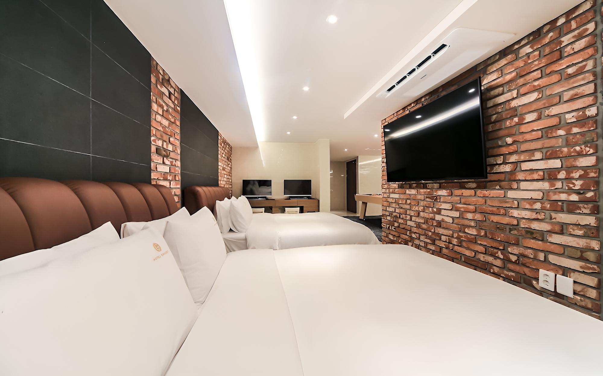 Room (Family Room (reservation directly wit) - Photo 11