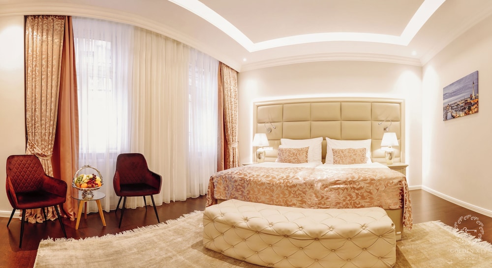 Deluxe Double Room, 1 King Bed, City View