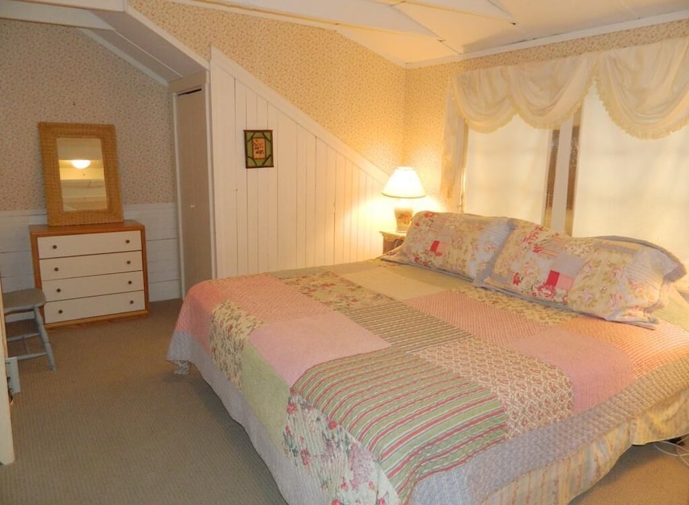 Cottage, Multiple Beds, Patio, Garden View photo 1