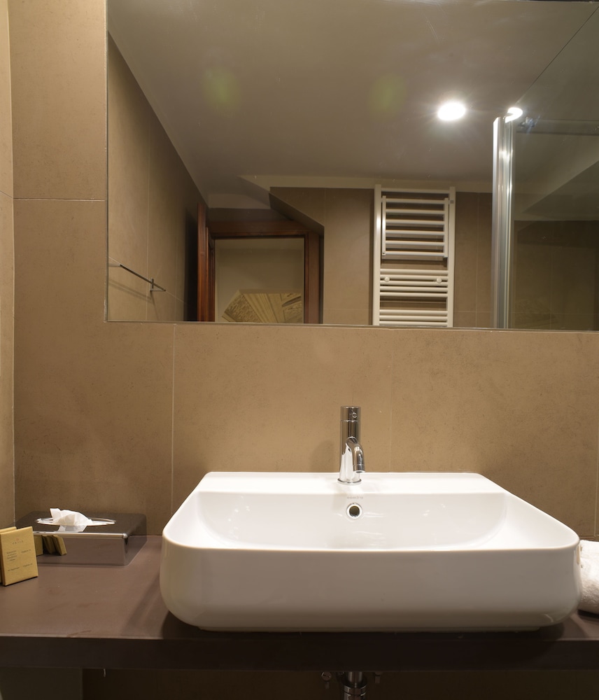 Junior Double or Twin Room - Photo 6