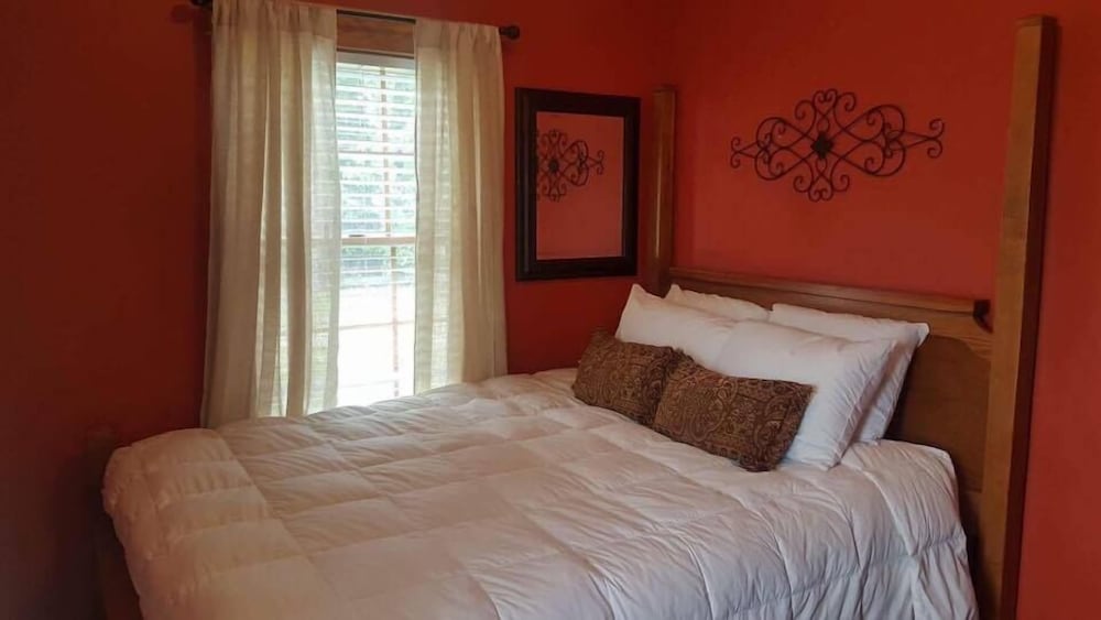Comfort Room, 1 Queen Bed